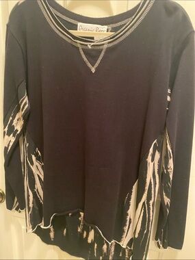 Ornami Rose Black & Cream Long-Sleeve Women's Top